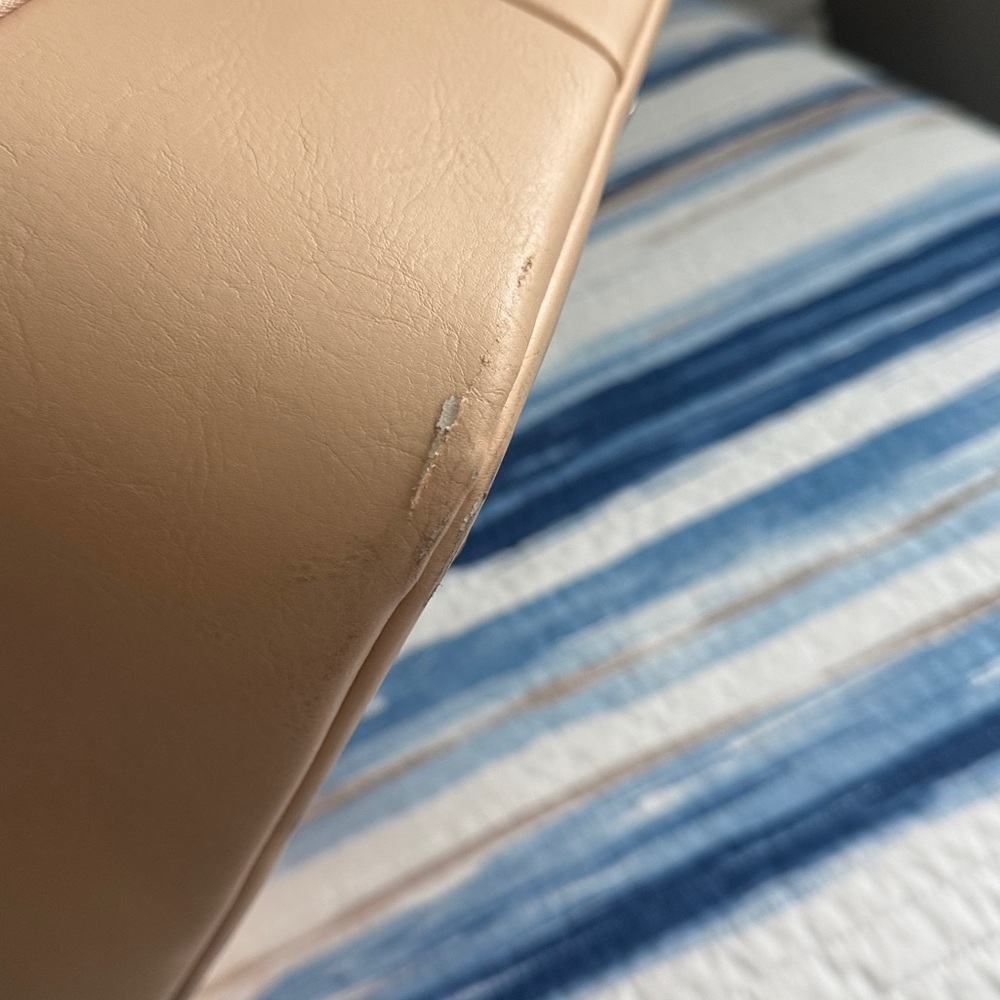 Beis Weekender with Make up case - image 4